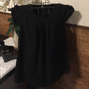 Black shirt sleeve blouse